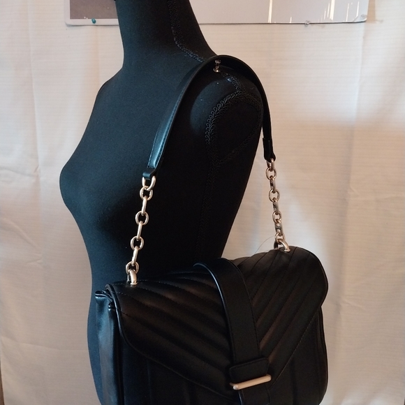 Black Handbag 👜 - Picture 2 of 2